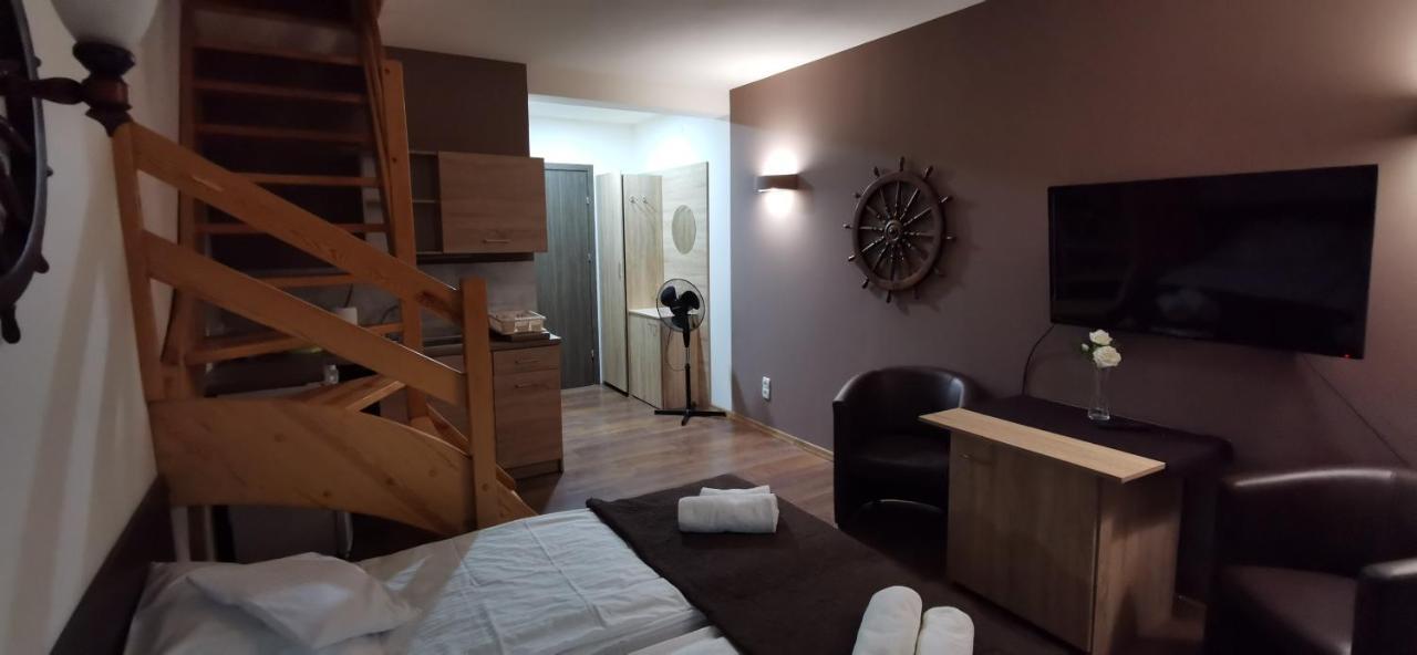 Dolphin House Bed & Breakfast Leba Bagian luar foto