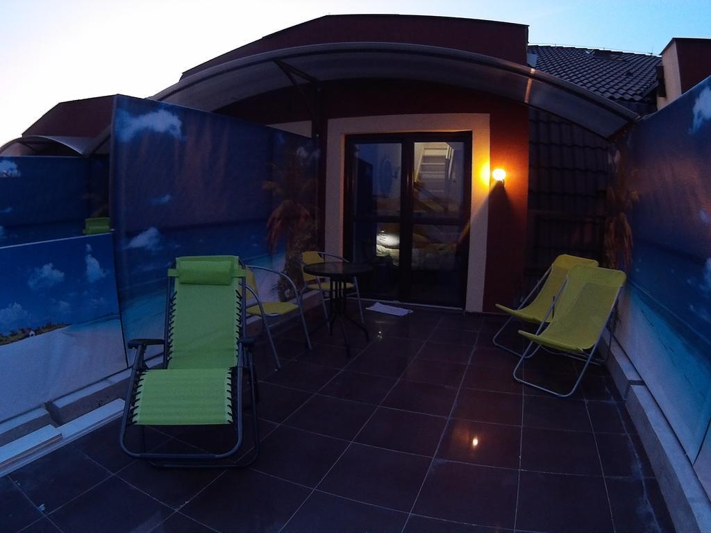 Dolphin House Bed & Breakfast Leba Bagian luar foto